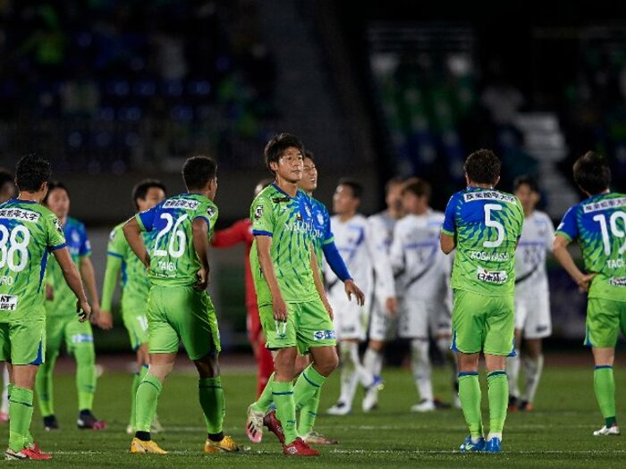 “ラッキーな最下位”湘南は『自動降格枠の拡大』で生き残れるのか？――それでも「目指すのはJ1残留ではない」＜Number Web＞ photograph by Getty Images