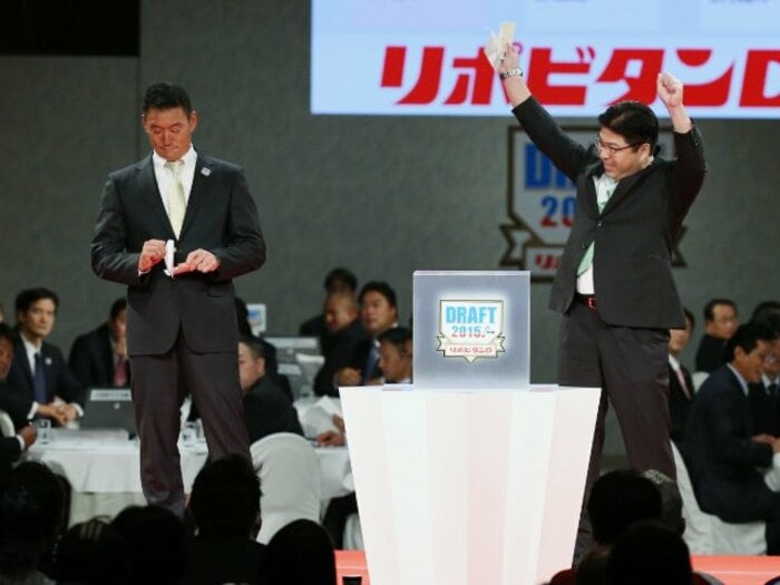 外れクジを当たりと勘違い…ヤクルト・真中満“フライングガッツポーズ”の伏線となった1年前の後悔「今年は絶対に先に見てやろう」＜Number Web＞ photograph by JIJI PRESS