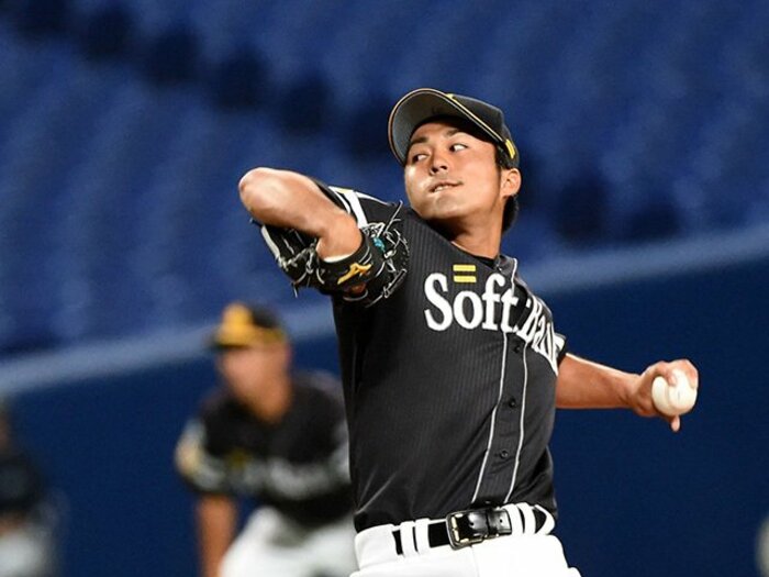 島袋洋奨の3年目は窮地か、転機か。甲子園で輝いたスライダーを再び。<Number Web> photograph by NIKKAN SPORTS