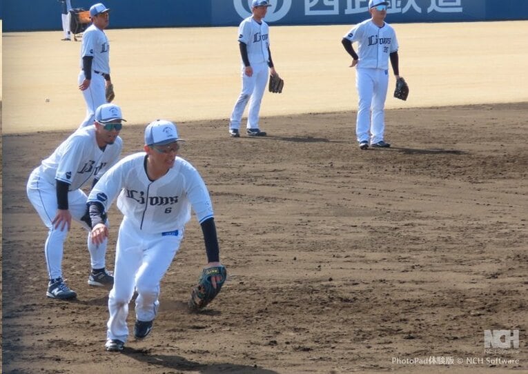 ノックで躍動する源田©Kou Hiroo