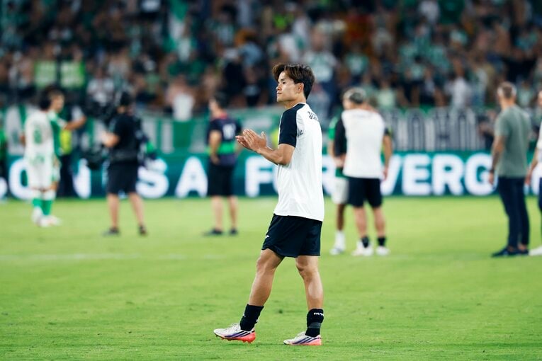 “W杯悪夢のケガ”久保建英「左ひざにテーピング」「タオルを叩きつけ怒り」スペイン復帰戦で敵地タクシー運転手が「クボ…2、3点取ってよ」なぜ？(9)