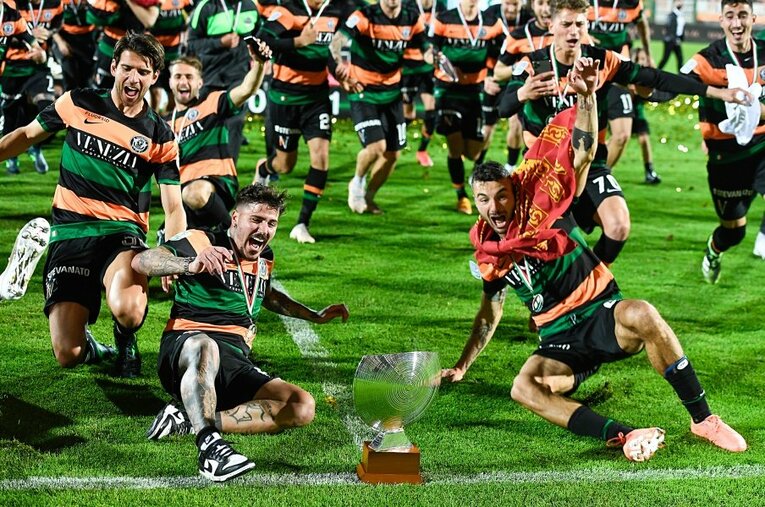 3度の破産を乗り越え、19年ぶりにセリエAに復帰したベネツィア。世界屈指の観光都市が再びサッカーの熱に包まれる ／ photograph by Getty Images