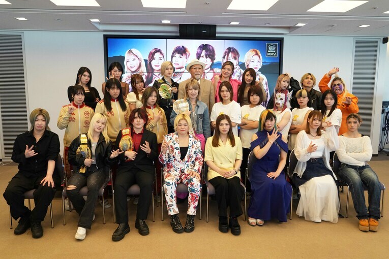 1周年を迎えるロッシー小川のマリーゴールド　©Essei Hara