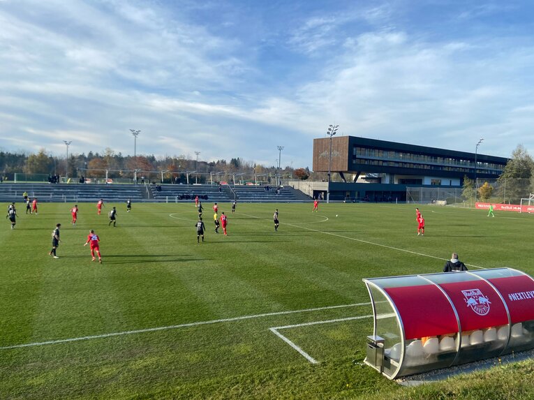 アカデミーの選手たちの試合風景（筆者撮影）