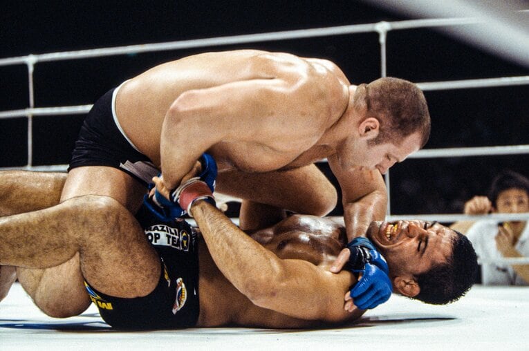 2003年3月、PRIDEヘビー級タイトルマッチでエメリヤーエンコ・ヒョードルと初対戦