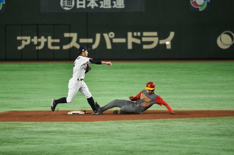 2017年WBC　菊池涼介の天才プレー集（22/27）　©BUNGEISHUNJU