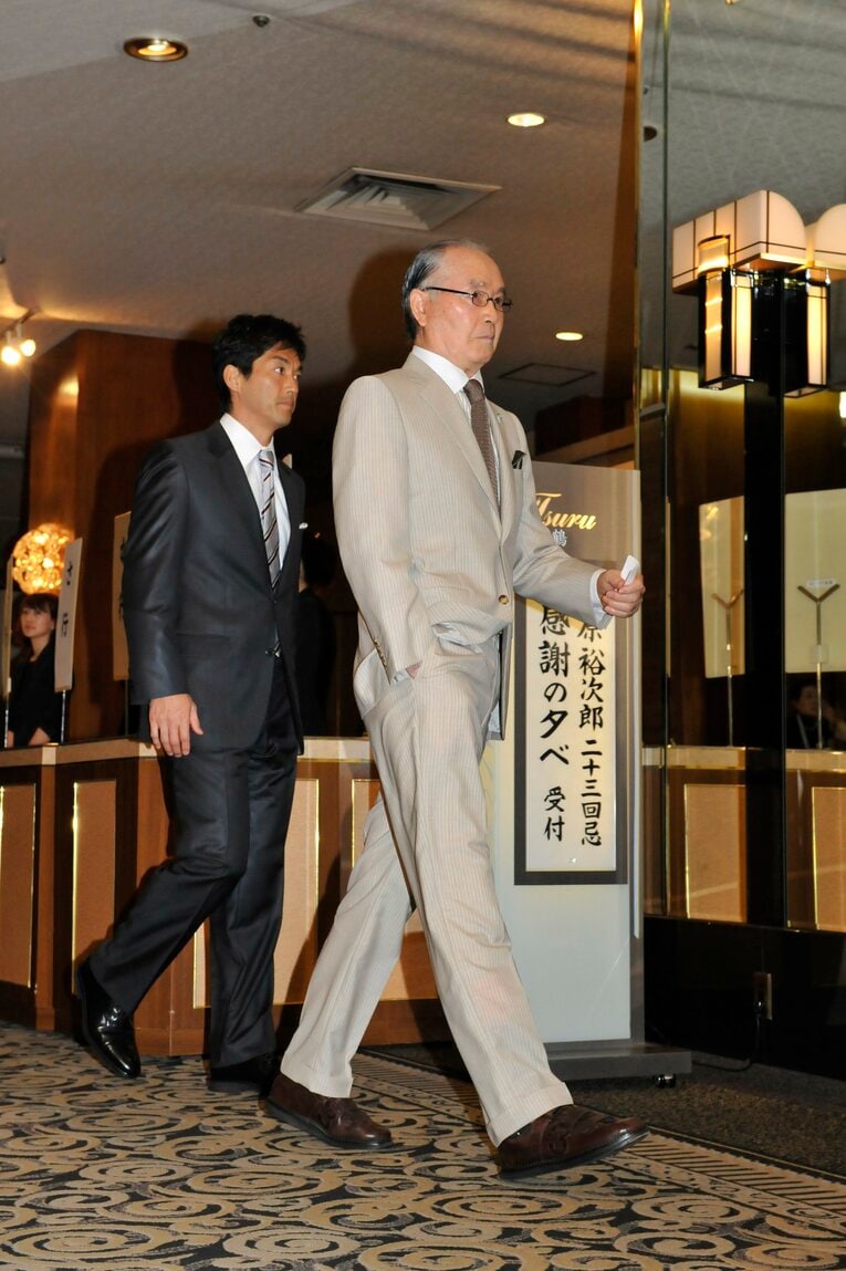 石原裕次郎の二十三回忌に出席する長嶋茂雄と長男・一茂　©Miki Fukano