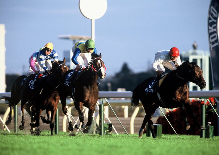 1997年のジャパンカップ。エアグルーヴはピルサドスキーにわずかに及ばず2着　©Takuya Sugiyama