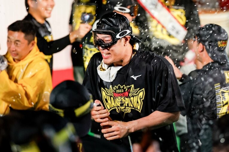 阪神日本一のビールかけの様子（全10枚中の4枚目）　©Kiichi Matsumoto