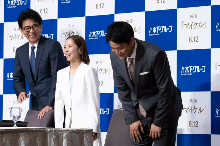 ペア結成から2人を見守ってきた木下社長（左）の願いは…　©Asami Enomoto