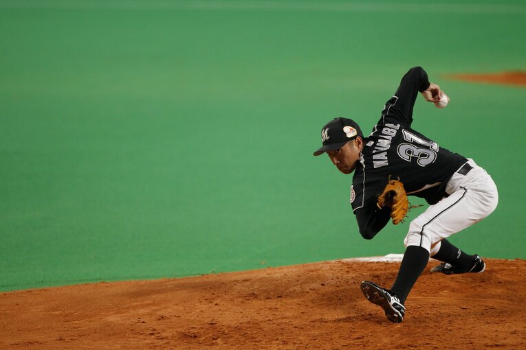 現役時代のロッテ・渡辺俊介氏（46歳、現日本製鉄かずさマジック監督）　©BUNGEISHUNJU