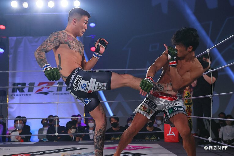 萩原の蹴りも的確だった　©RIZIN FF