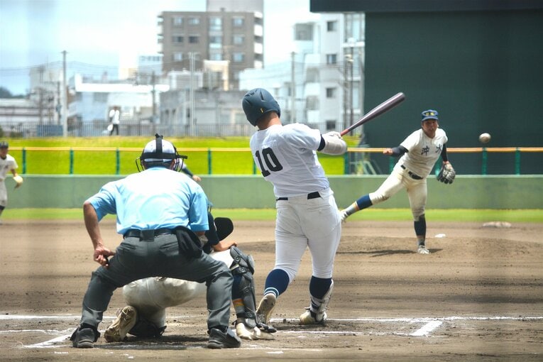末吉のバッティング　©Takarin Matsunaga