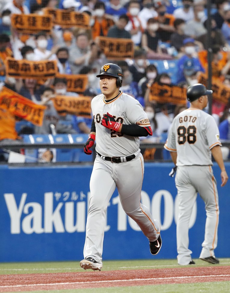 DeNA戦で24号を放った岡本©Kyodo News