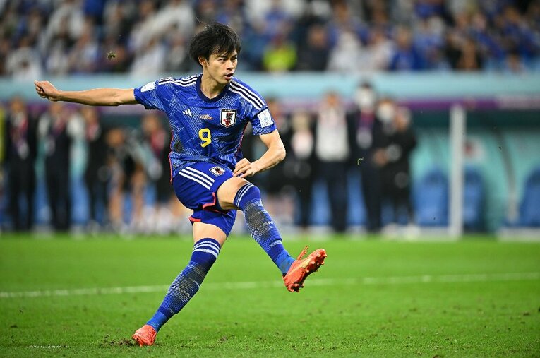 PK戦までもつれ込んだクロアチアとの決勝トーナメント1回戦。三笘薫のキックはGKドミニク・リバコビッチにストップされた　©Takuya Kaneko/JMPA