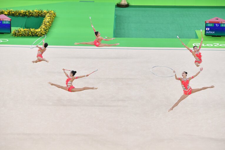 リオ五輪での新体操日本代表チームの演技　©︎JMPA
