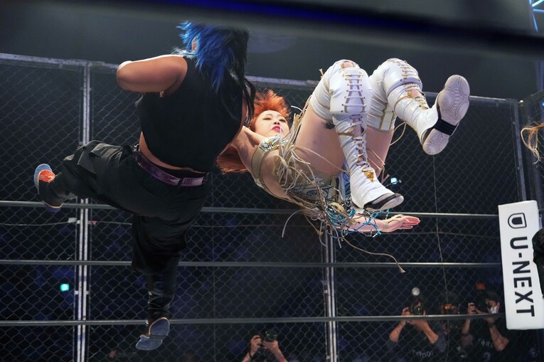 上谷沙弥のランニング・ネックブリーカードロップ