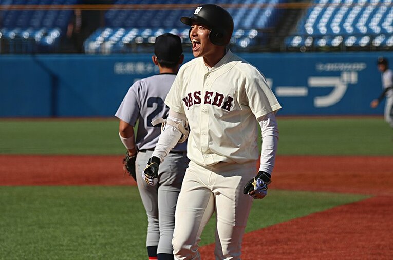 大学生活最後の試合となった早慶戦では2安打を放ち、勝利に貢献。社会人に進む加藤は、2年後のドラフトへ新たなスタートを切った。 ／ photograph by Kanaha Une