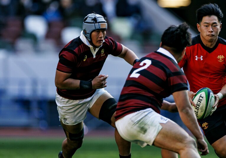 下のチームから這い上がり、4年時にスタメンの座を確保したLO前田知暉（写真は昨季の大学選手権決勝）©︎Kiichi Matsumoto