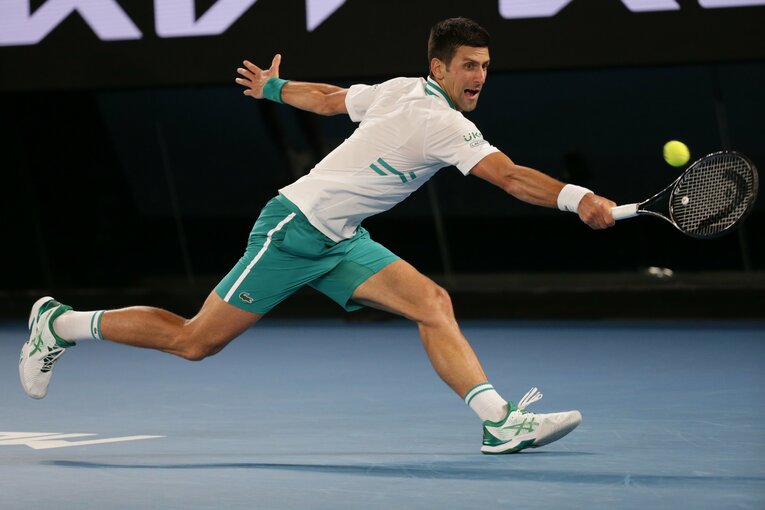 相変わらずのコートカバー能力に加えてサーブも磨き上げた。ジョコビッチは33歳でもいまだ進化している©Hiromasa Mano