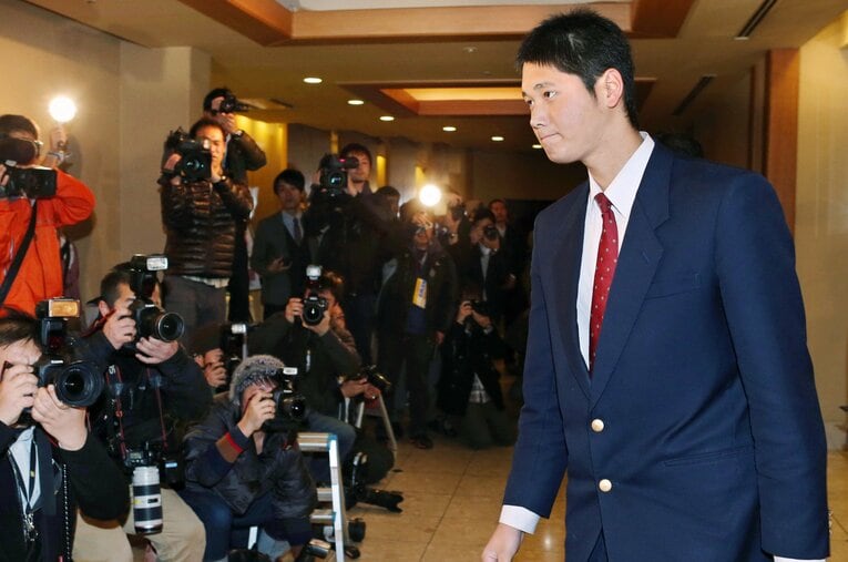 菅野の翌年も、MLB挑戦を表明していた大谷を日ハムは強行指名。この時は真摯な交渉もあり結果的に入団となった　©JIJI PRESS