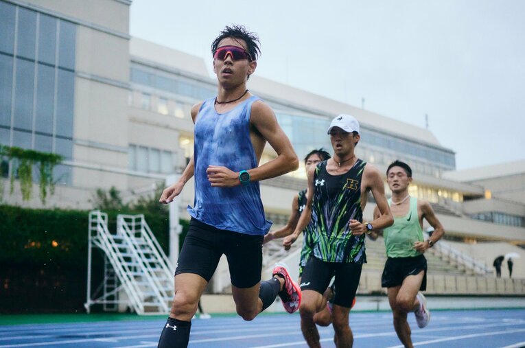 名門・慶應義塾大が30年以上箱根から遠ざかり、クラウドファンディングで資金を捻出していると聞くと意外に思う人もいるかもしれない ／ photograph by Yuki Suenaga