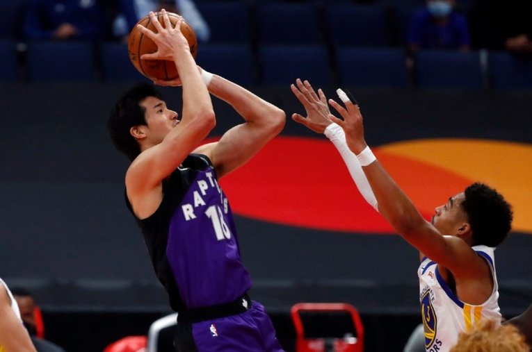 オフェンス力を課題とされる渡邊。4月に入ってゴール下の制限区域内のシュートは14/16、3Pシュートを狙う姿勢も目立っている ／ photograph by USA TODAY Sports/Reuters/AFLO