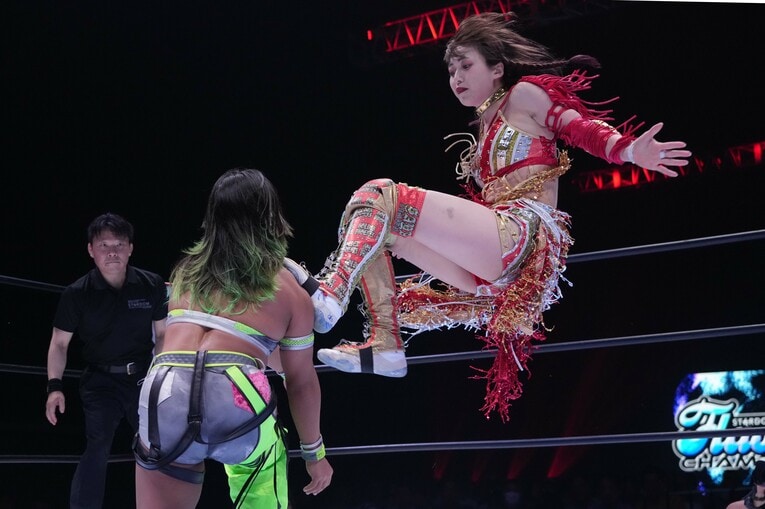 上谷沙弥のドロップキック　©Essei Hara