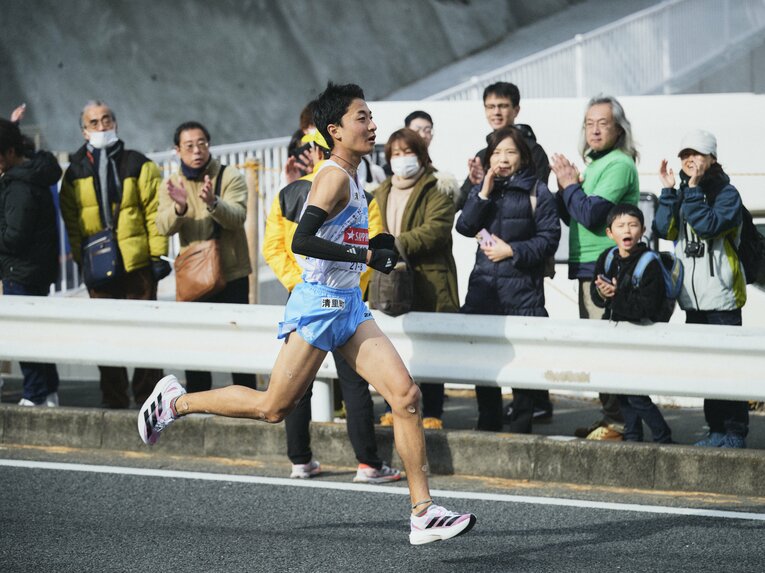 遊行寺の坂を終えた中継所直前、目立たない上りでペースを落としたという ©Yuki Suenaga