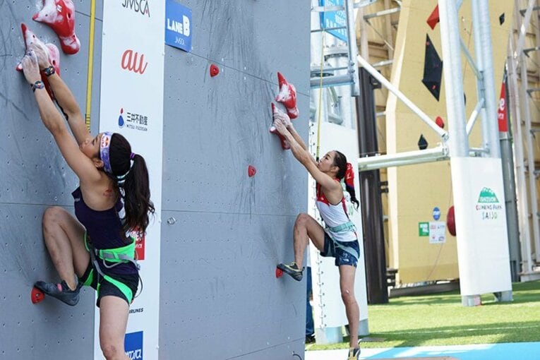 スピードでの、野中生萌（左）と野口啓代のスタート。