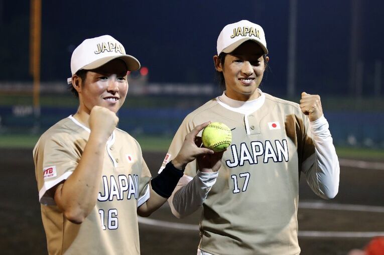13年ぶりに五輪競技に採用されたソフトボール。ピッチャー2枚看板の藤田倭（左）と上野由岐子 ／ photograph by AFLO