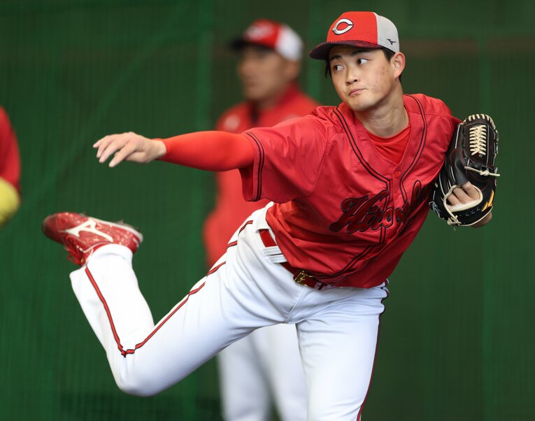 体力不足といえど、球団発表によれば身長186cm、体重82kg。常人には想像のつかないレベルでの話だ　　©JIJI PRESS