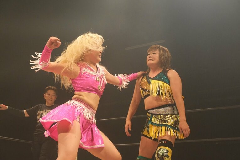 “闘うバービー人形”の急成長…見た目は派手でも練習熱心、Chi Chiをベテラン選手も絶賛「いきなり髪の毛掴んできたからね（笑）」(35)