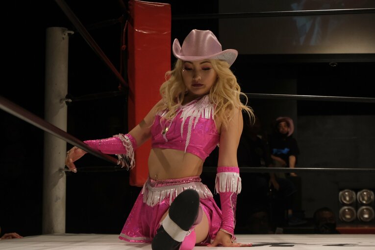 “闘うバービー人形”の急成長…見た目は派手でも練習熱心、Chi Chiをベテラン選手も絶賛「いきなり髪の毛掴んできたからね（笑）」(39)