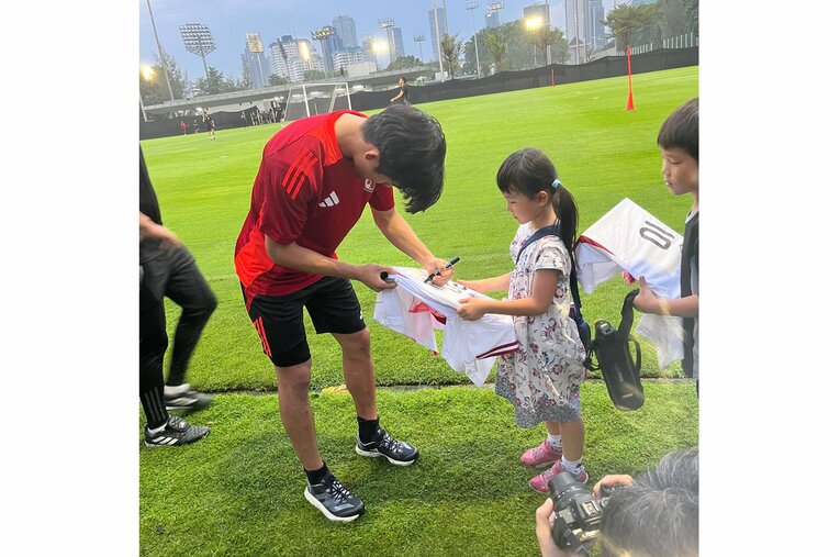 日本代表のW杯出場確率「99％超」だが…“インドネシア戦の大ピンチ”は不運だけで済まない「それでも守らないと」遠藤航が力を込めたワケ(24)