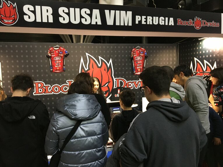 人気クラブであるペルージャのグッズ売り場　©︎Takashi Yuge