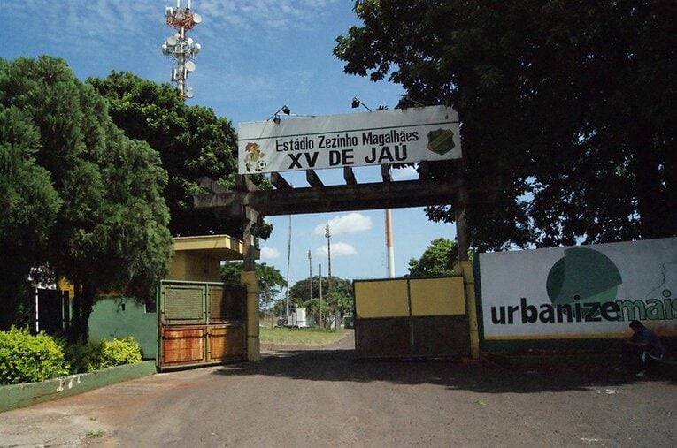 キンゼ・デ・ジャウー　クラブ正門 ／ photograph by Hiroaki Sawada