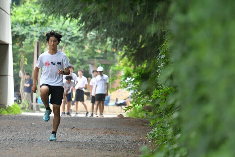 トレーニングに励む現在の桐朋中高陸上部のメンバーたち　©Hideki Sugiyama