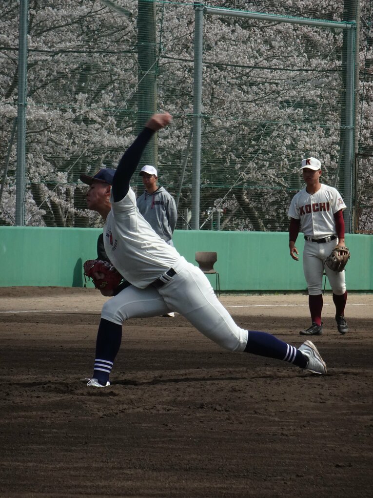 2.無名だがスゴい投手【フォーム連続写真】未来富山高校…江藤蓮 ©Yuji Yanagawa