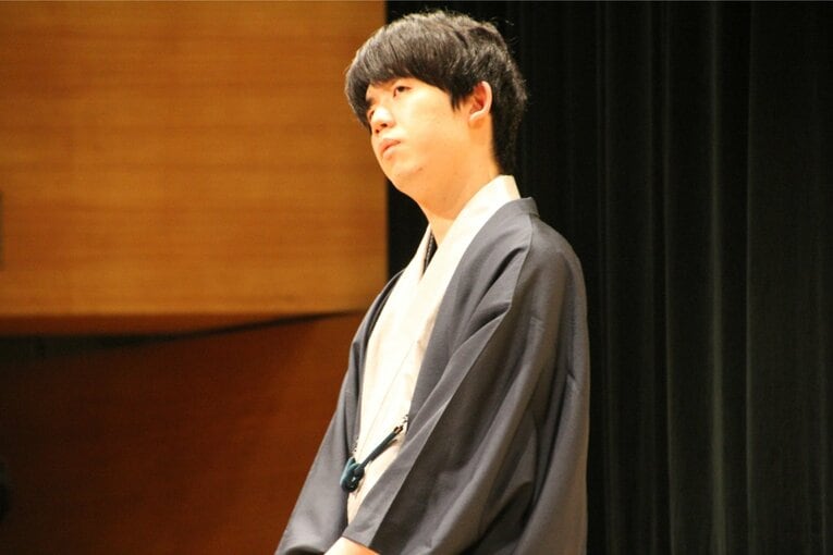 カド番に立たされた藤井八冠。悔しさと、気品ある振る舞い（全14枚中の2枚目）©NumberWeb