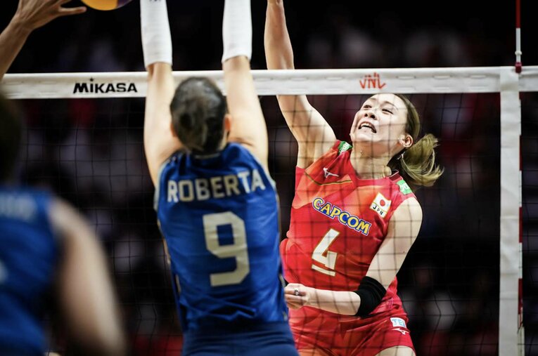 石川真佑（VNLブラジル戦）　©︎Volleyball World