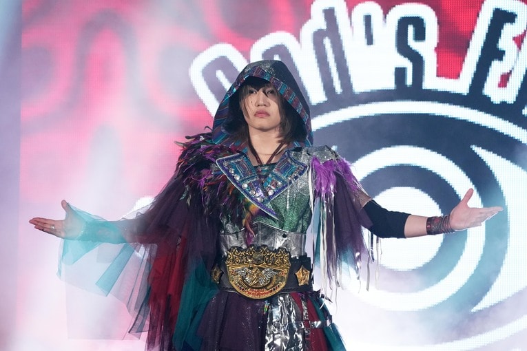 入場する朱里　©Essei Hara