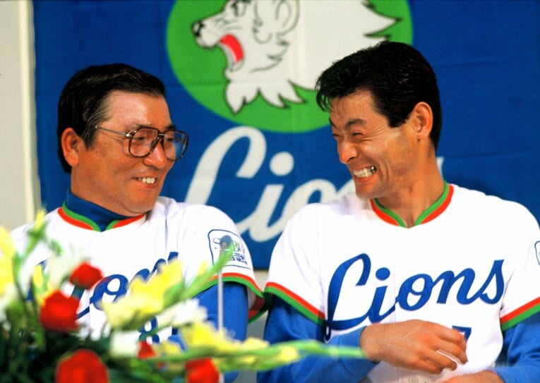 森監督と石毛　©BUNGEISHUNJU