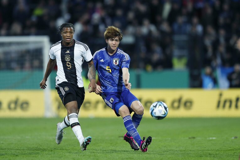 「CLやELに出ているドイツ有望株のフィジカルに負けず…」パリ世代日本代表を撮って感じた“肉体とハートの充実ぶり”(21)