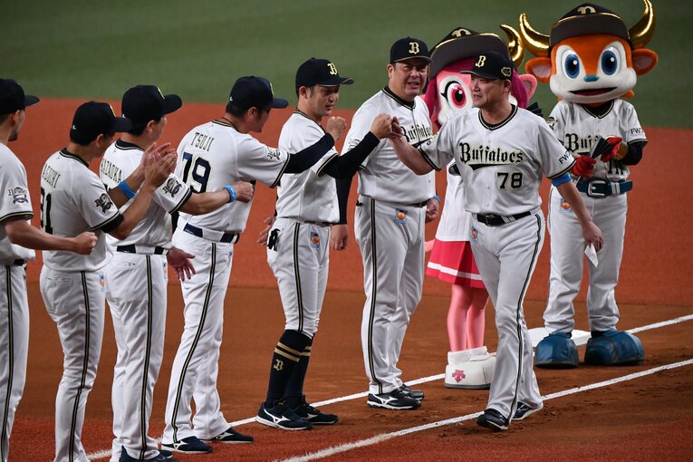 オリックス監督の中嶋聡は現役時代、野田の潜在能力を引き出した　©Hideki Sugiyama