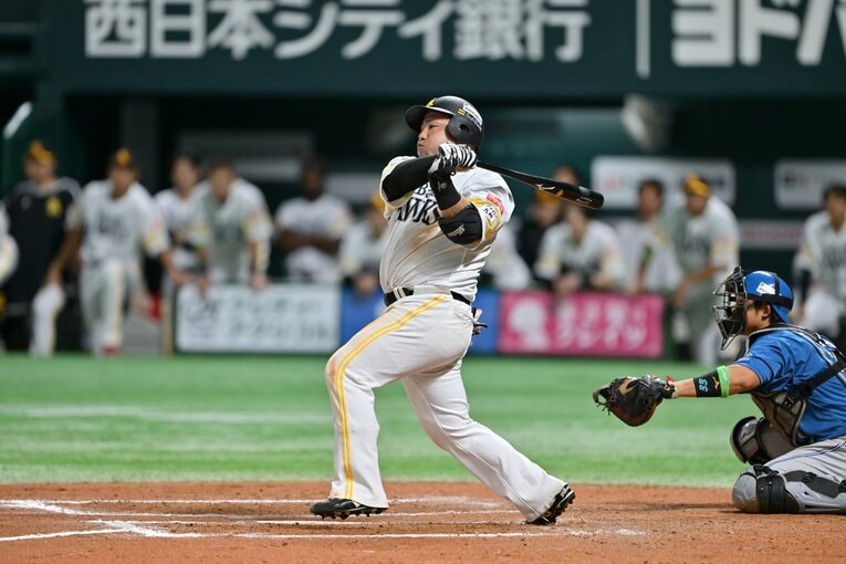 ［第1戦］山川、「三塁ゴロかと思った」サヨナラ打連続写真！　©Hideki Sugiyama