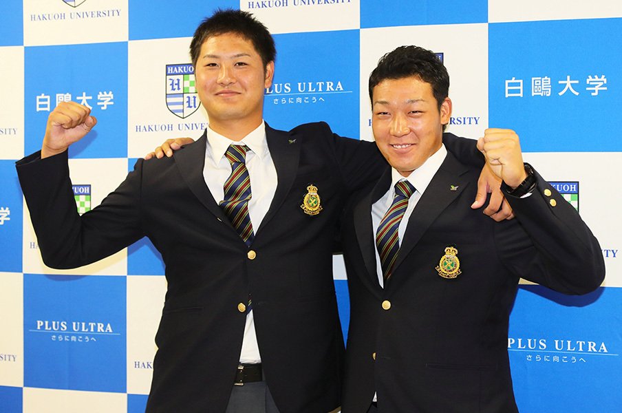 大山悠輔と中塚駿太のWプロ入り。白鴎大・黒宮監督はただただ祈る。<Number Web> photograph by NIKKAN SPORTS