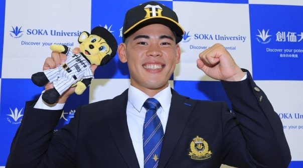 〈阪神ドラフト2位〉4年前の“プロ断念”、大学リーグ戦は途中棄権… 174cm左腕・鈴木勇斗(21歳)、会見での涙のワケ