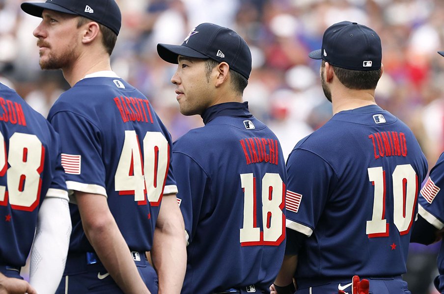 「後悔などあろうはずが」イチロー・藤沢周平の言葉と菊池雄星の自問自答 15歳で出会った“恩師”からの「まっすぐ立つ」の教えとは<Number Web> photograph by Kyodo News
