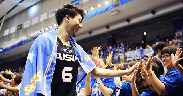 Bリーグ準々決勝のビッグショット。三河・比江島慎が天を指した理由